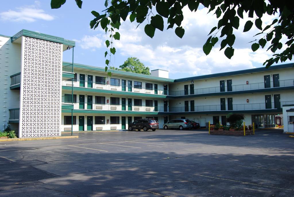 Travelodge By Wyndham Chambersburg Exterior photo